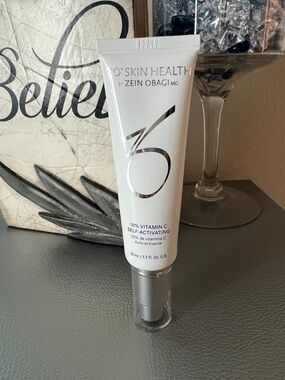 10% Vitamin C Self-Activating Serum - White